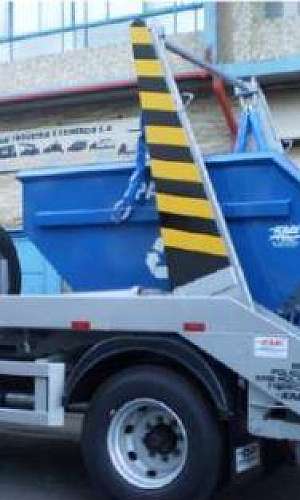 Caminhão poliguindaste triplo Caminhão poliguindaste triplo