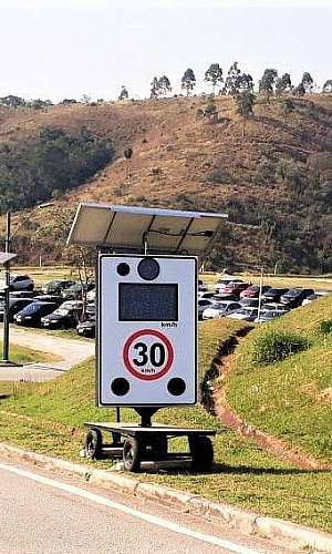 Controlador de velocidade para estacionamento Controlador de velocidade para estacionamento